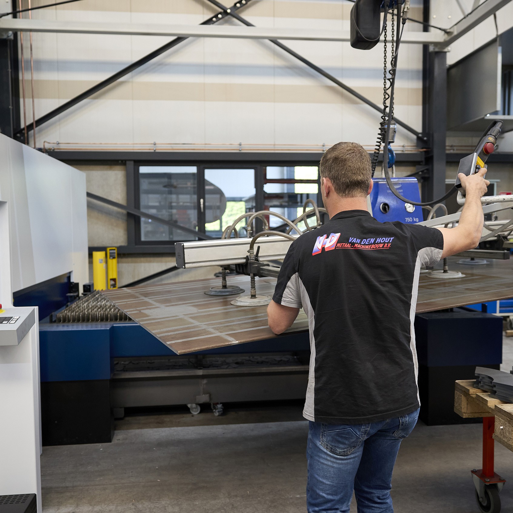 Lasersnijden van den hout metaal reusel