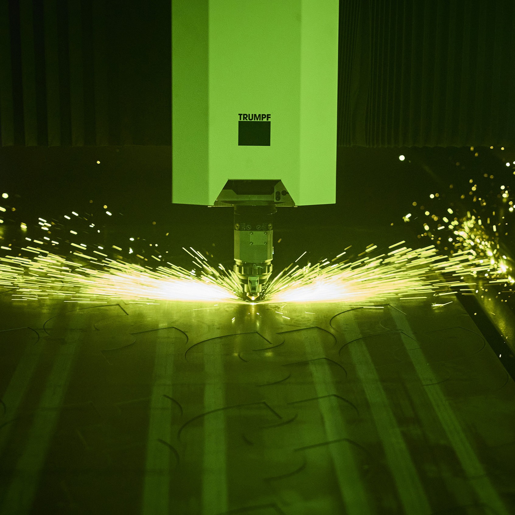 Lasersnijmachine van den hout Reusel